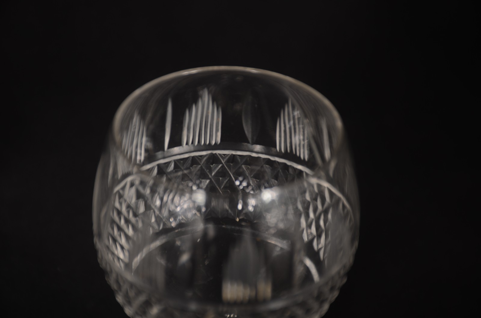 Serviço de cristal lapidado, composto de: 14 para vinho tinto, 7 para... - foto 4 de 8