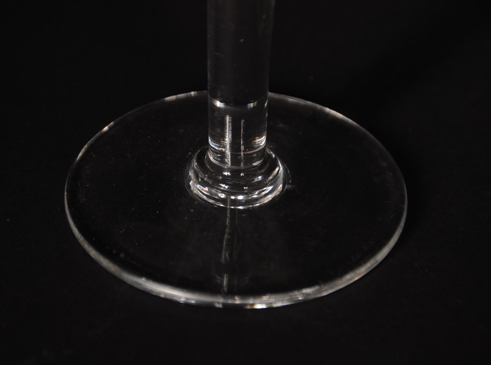 Serviço de cristal lapidado, composto de: 14 para vinho tinto, 7 para... - foto 5 de 8