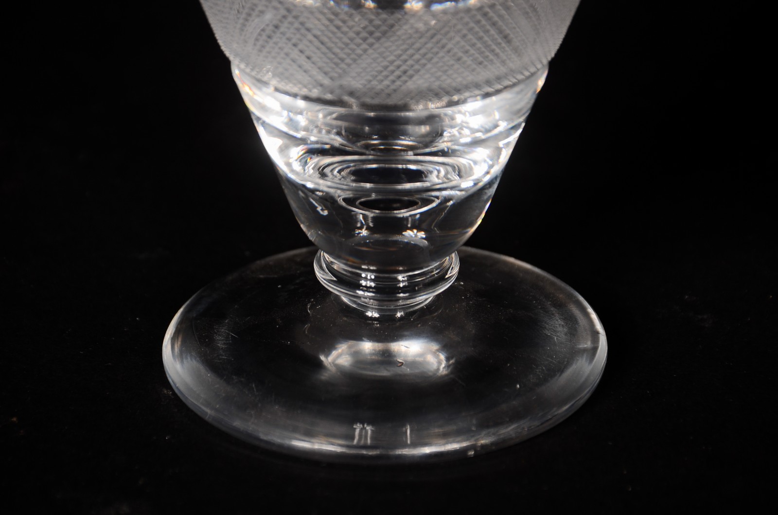 Serviço de cristal lapidado, composto de: 8 taças para vinho tinto, 8... - foto 4 de 8