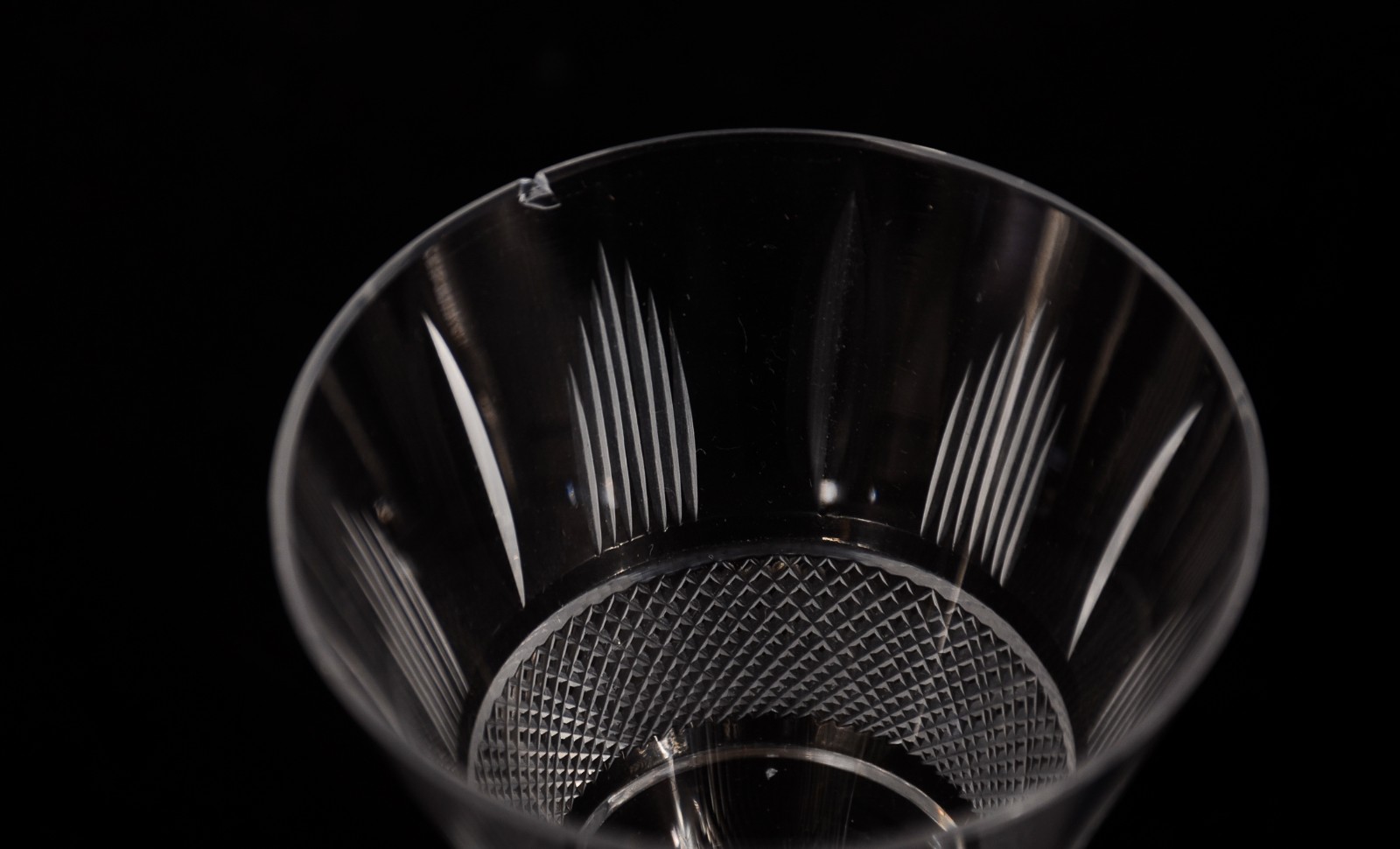 Serviço de cristal lapidado, composto de: 8 taças para vinho tinto, 8... - foto 6 de 8