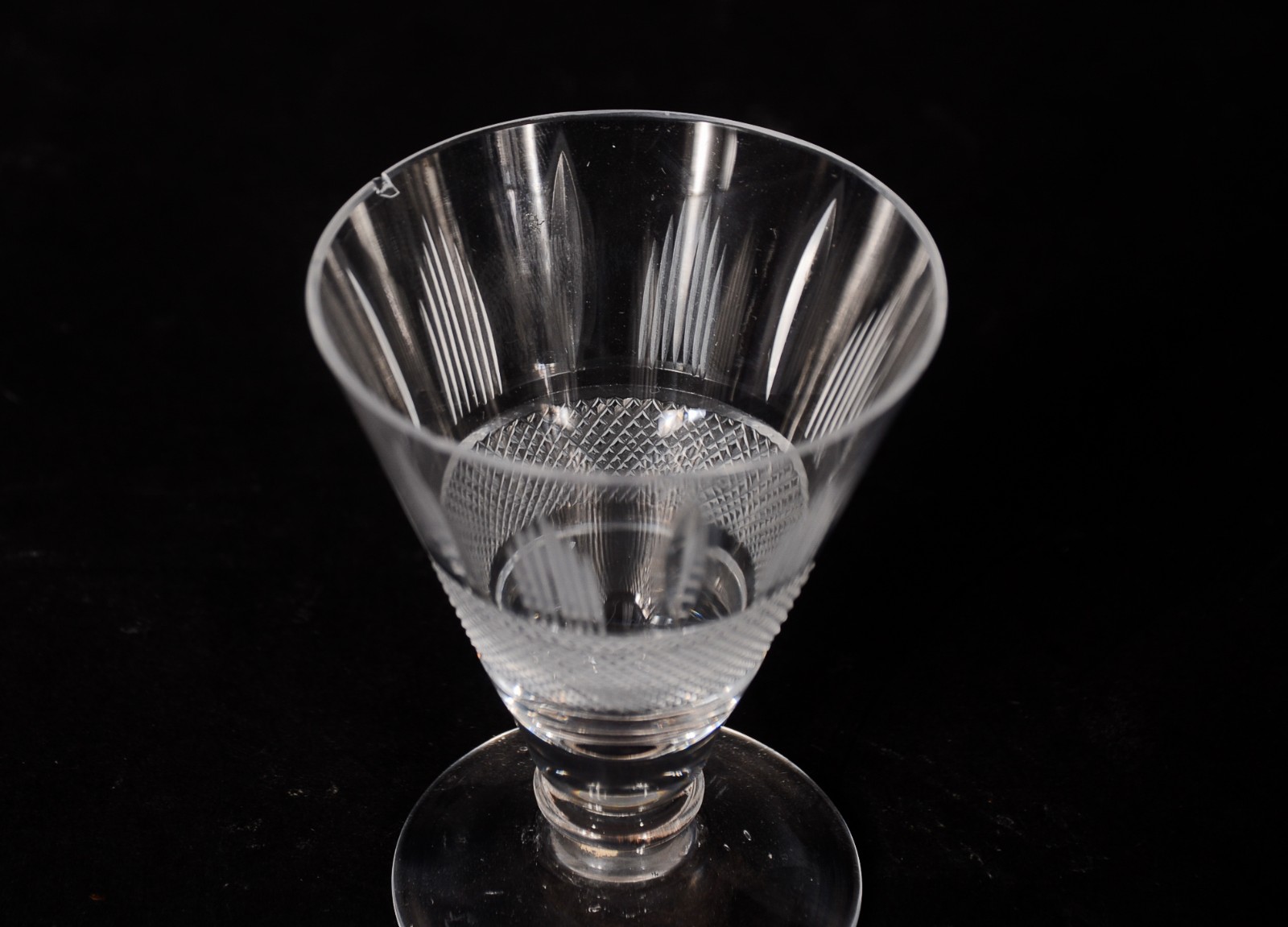 Serviço de cristal lapidado, composto de: 8 taças para vinho tinto, 8... - foto 8 de 8