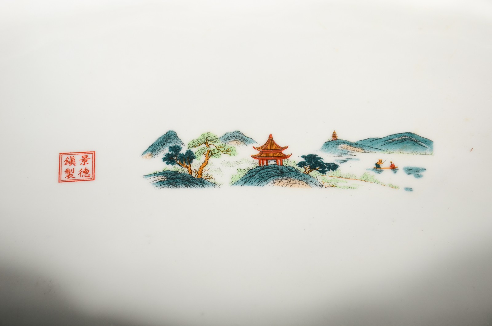 Bacia de porcelana oriental decorada com paisagens típicas em... - foto 3 de 7