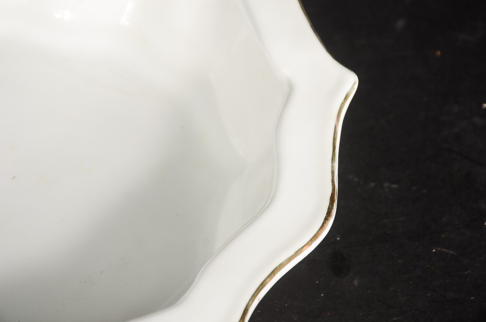 Bacia de porcelana oriental decorada com paisagens típicas em... - foto 5 de 7