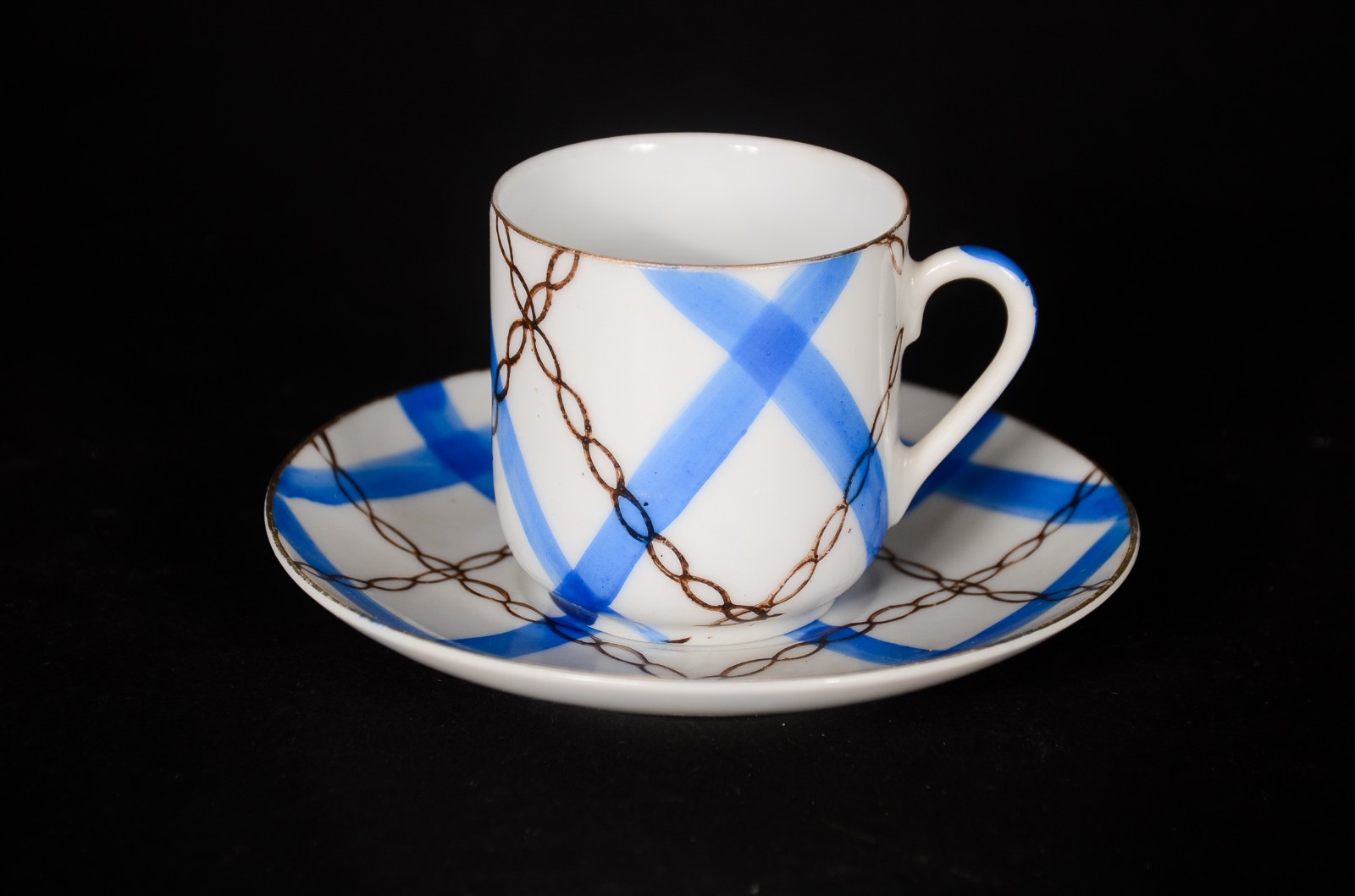 Conjunto com 11 xícaras com pires de porcelana japonesa "xadrez". - foto 2 de 5