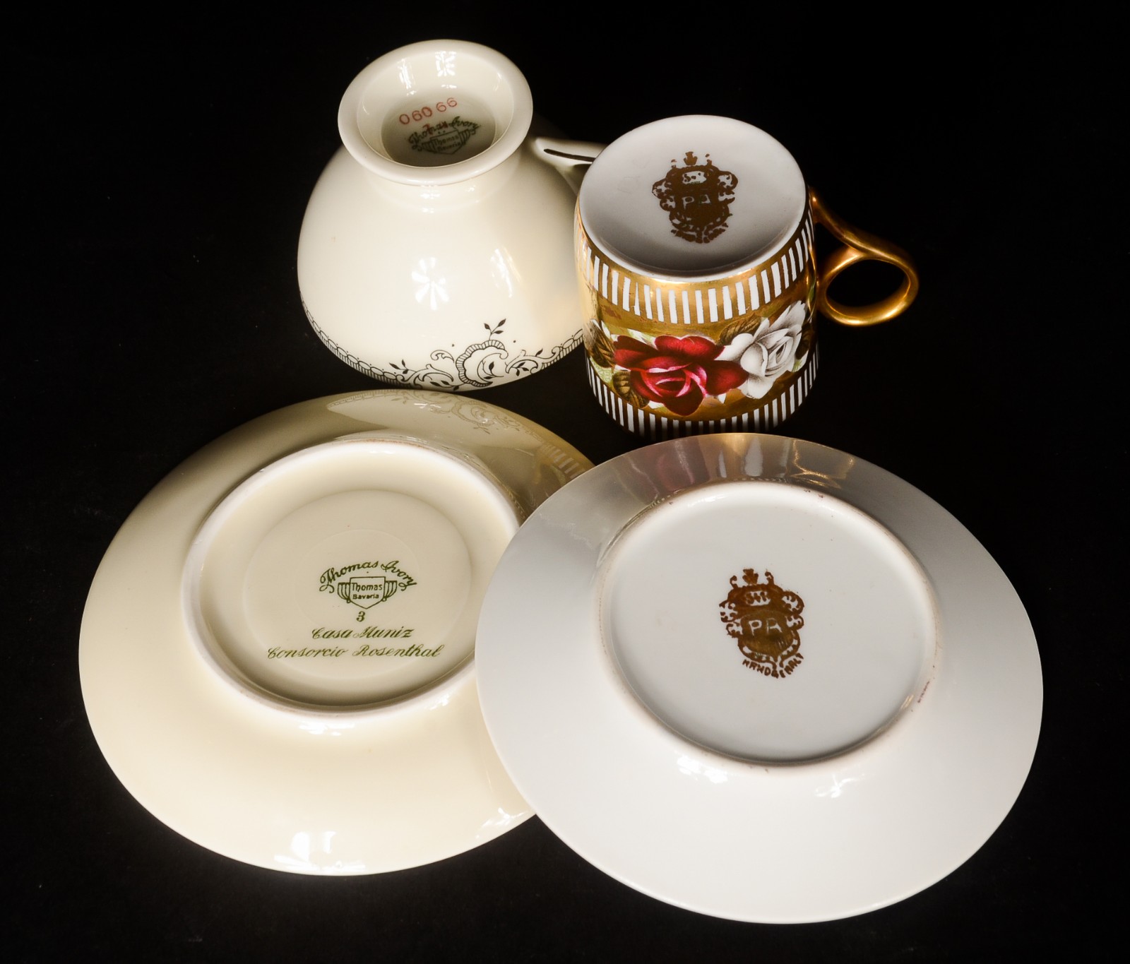 Seis xícaras de café com pires de porcelana Bavaria. Acompanham 6... - foto 4 de 6
