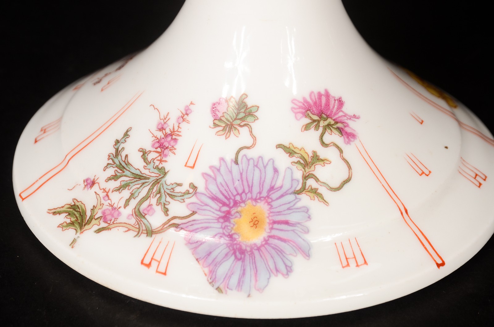 Fruteira de porcelana francesa D&C, fundo branco decorado com flores... - foto 7 de 10