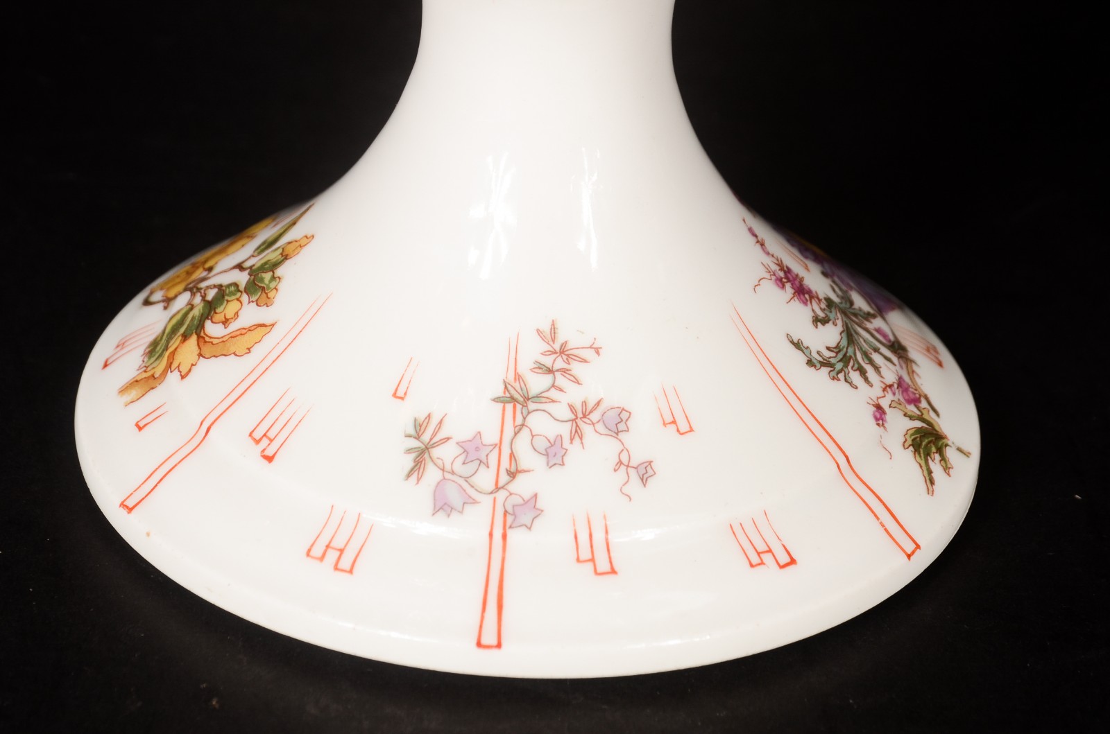 Fruteira de porcelana francesa D&C, fundo branco decorado com flores... - foto 8 de 10