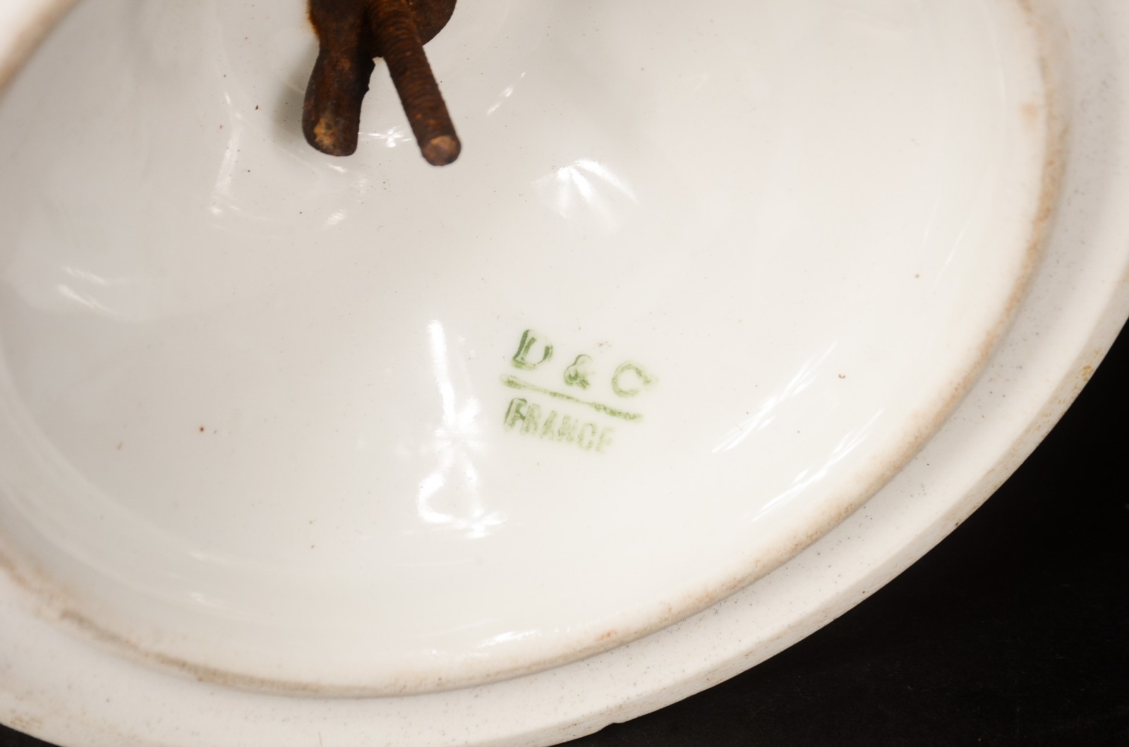 Fruteira de porcelana francesa D&C, fundo branco decorado com flores... - foto 10 de 10