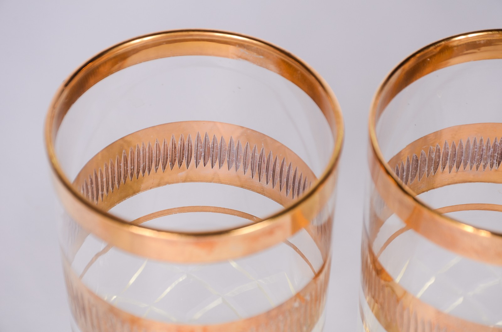 Seis copos longos de cristal com friso dourado. - foto 4 de 6