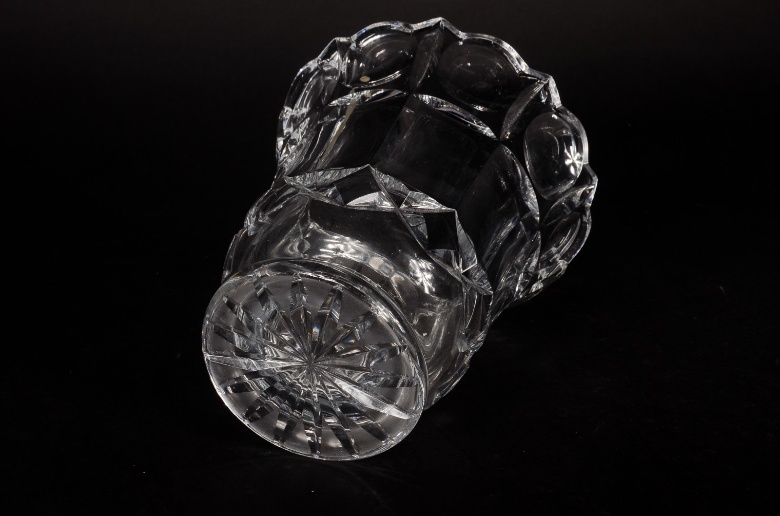 Diversas peças de cristal, sendo: 2 bandejas, porta petiscos e vaso. - foto 4 de 11