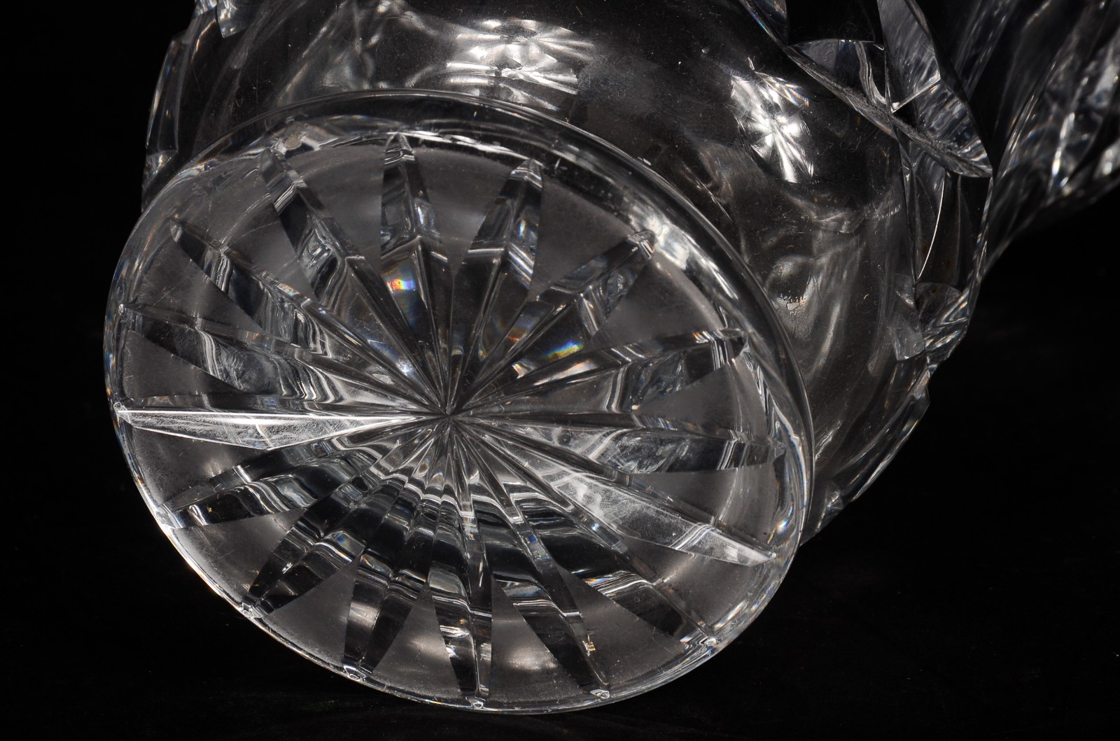 Diversas peças de cristal, sendo: 2 bandejas, porta petiscos e vaso. - foto 5 de 11