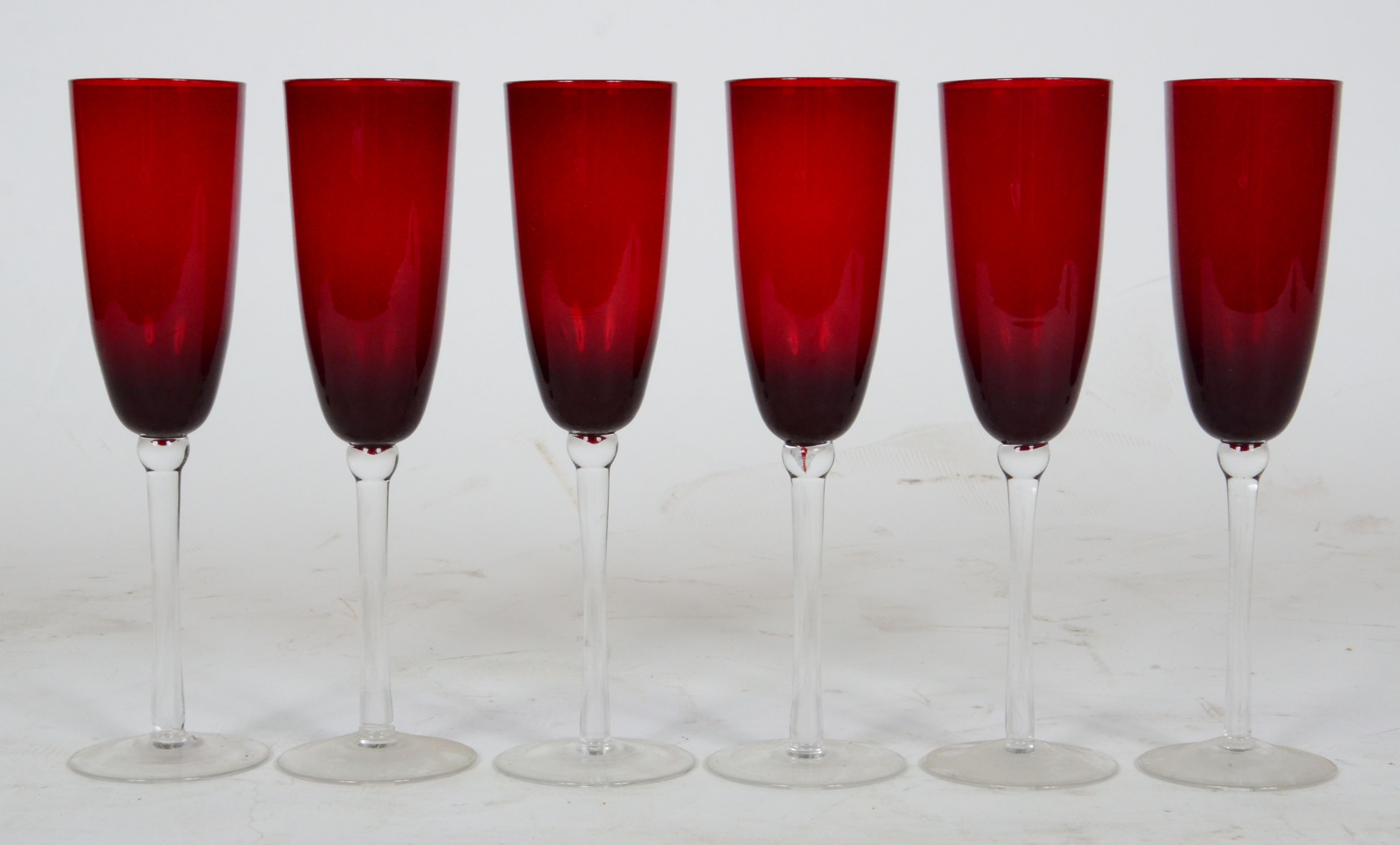 Seis flutes de cristal cor vermelho - foto 1 de 2