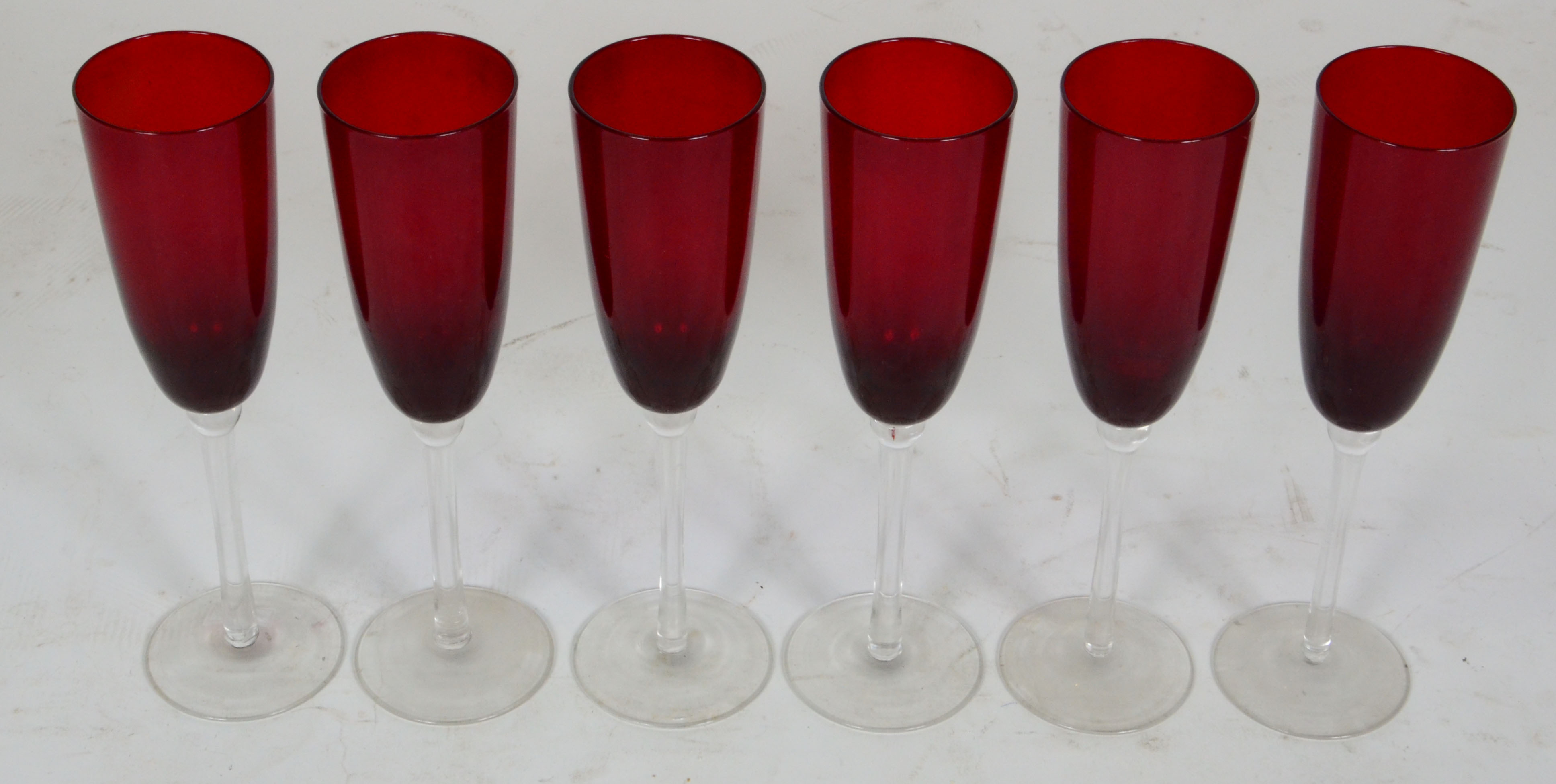 Seis flutes de cristal cor vermelho - foto 2 de 2