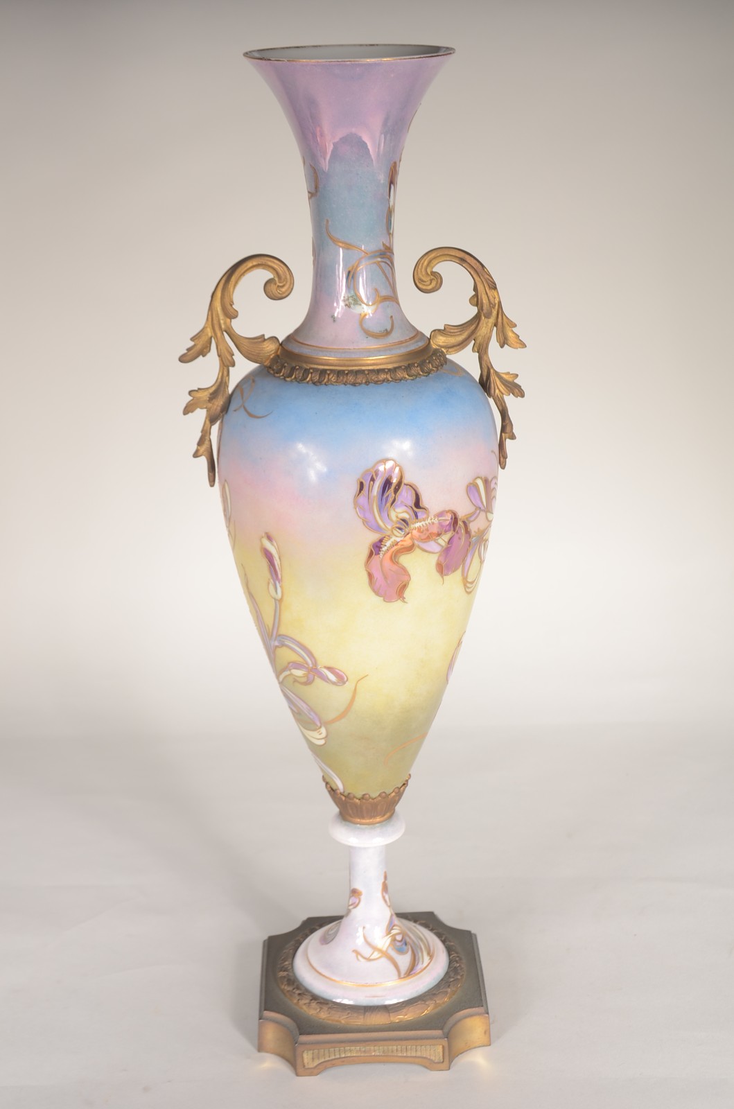 Ânfora Art Nouveau de porcelana europeia decorada com figura feminina... - foto 2 de 9