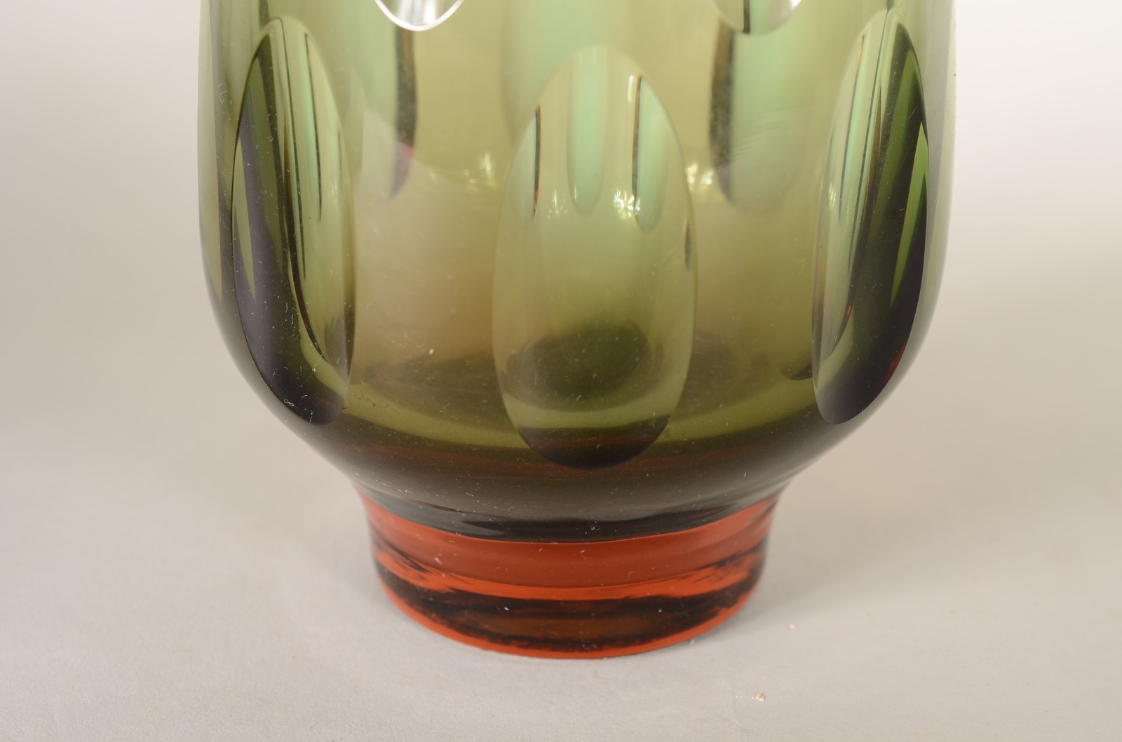 Vaso de cristal doublé âmbar/ verde com facetas ovais. - foto 2 de 5