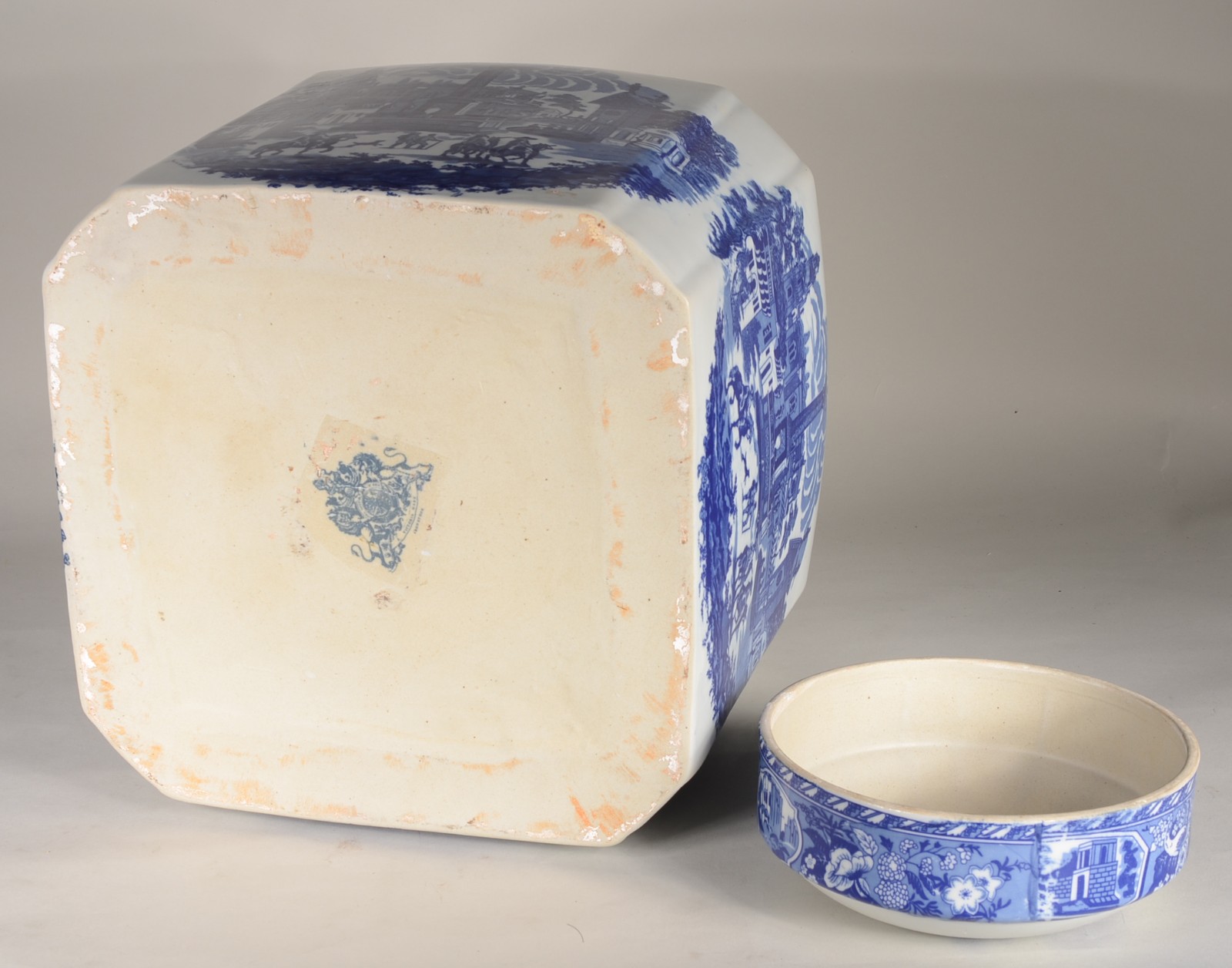 Grande potiche de porcelana Victoria Ware - Ironstone, decorada com... - foto 9 de 10