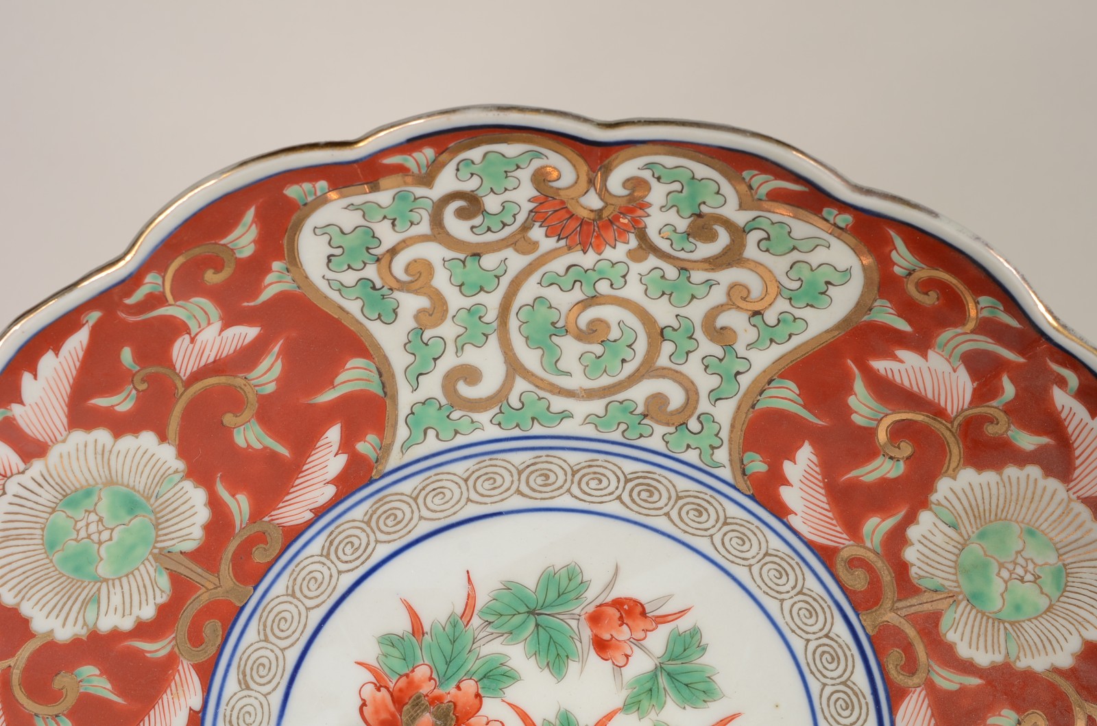 Serviço de porcelana japonesa, sendo: prato grande e 6 pratinhos. - foto 3 de 8