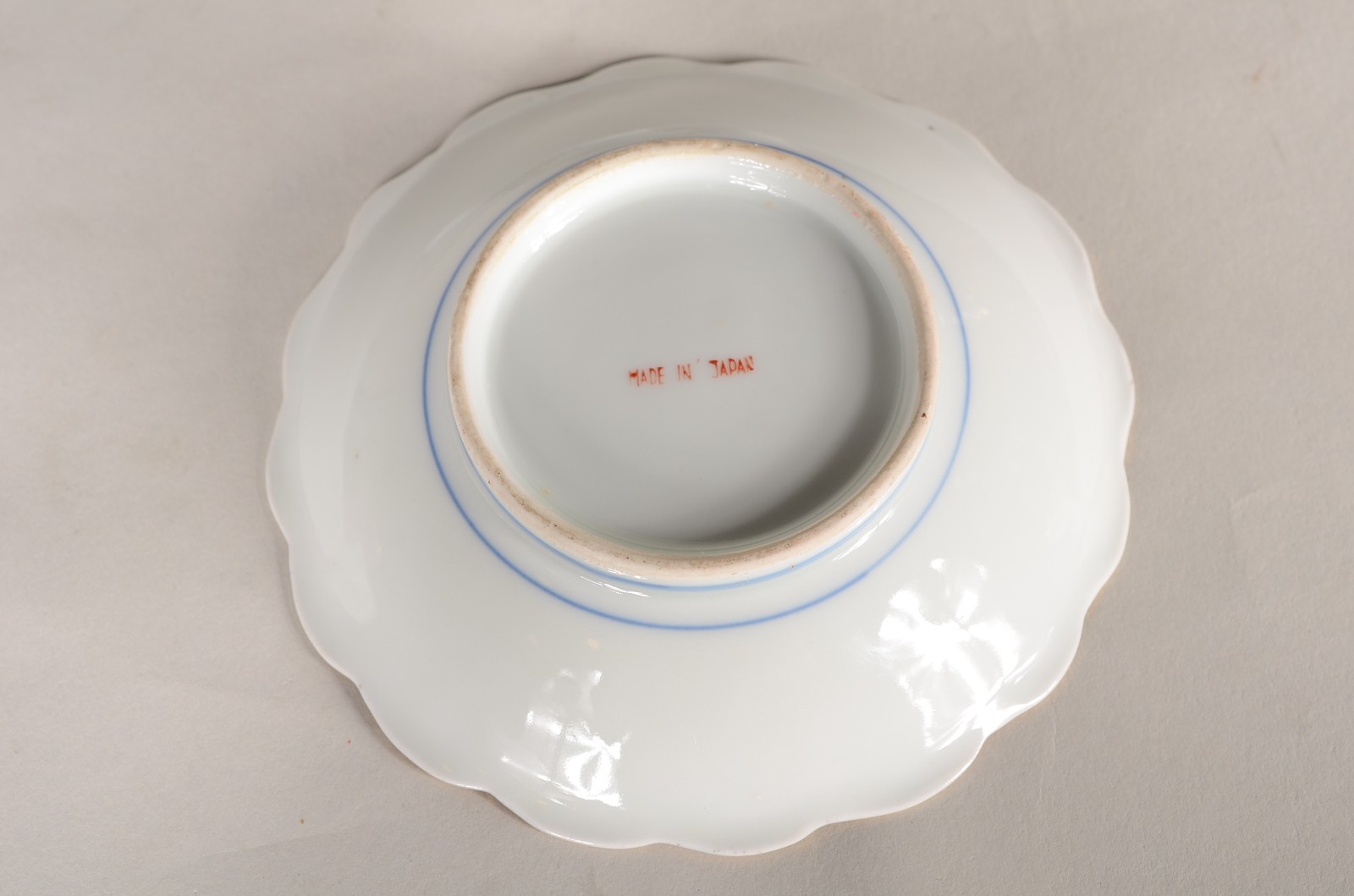 Serviço de porcelana japonesa, sendo: prato grande e 6 pratinhos. - foto 4 de 8