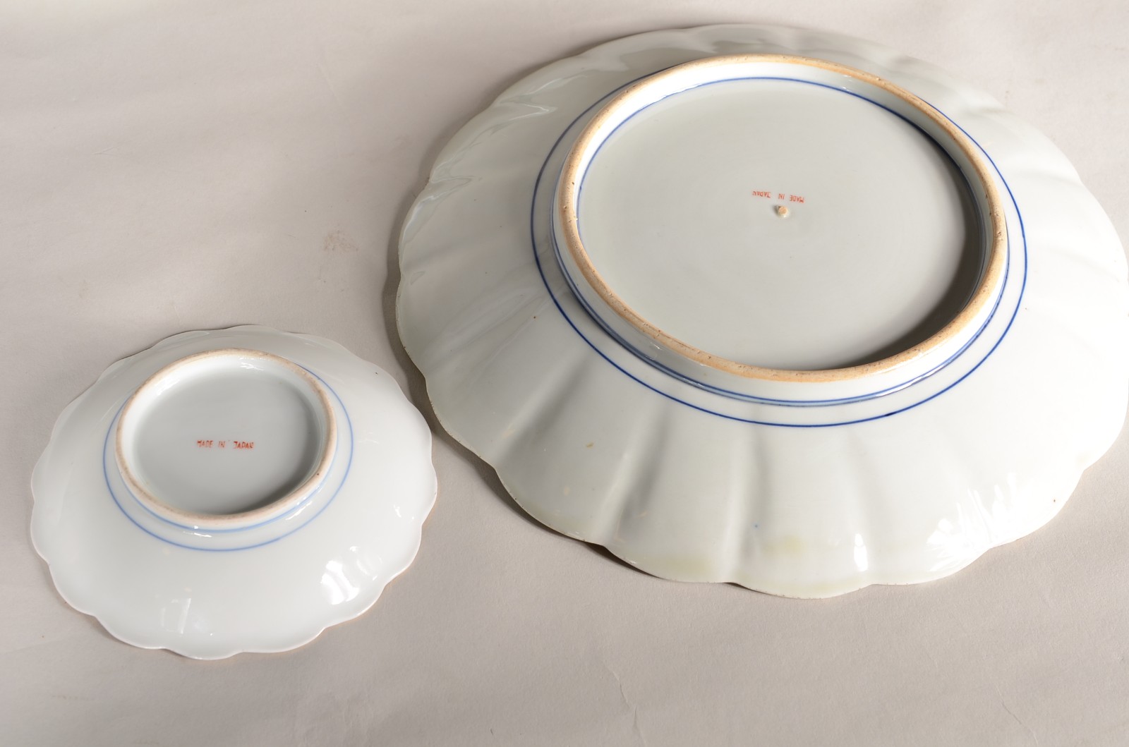 Serviço de porcelana japonesa, sendo: prato grande e 6 pratinhos. - foto 5 de 8