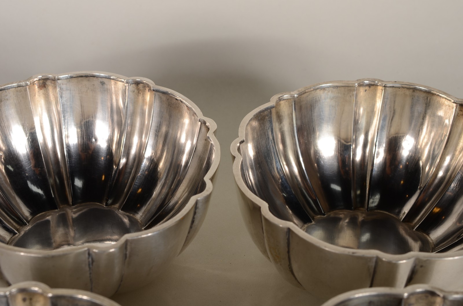 Quatro bowls de prata portuguesa, contraste Águia. Peso da prata: 420... - foto 3 de 5
