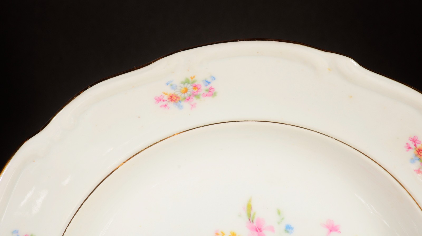 Aparelho de jantar de porcelana polonesa, fundo branco com flores em... - foto 3 de 6