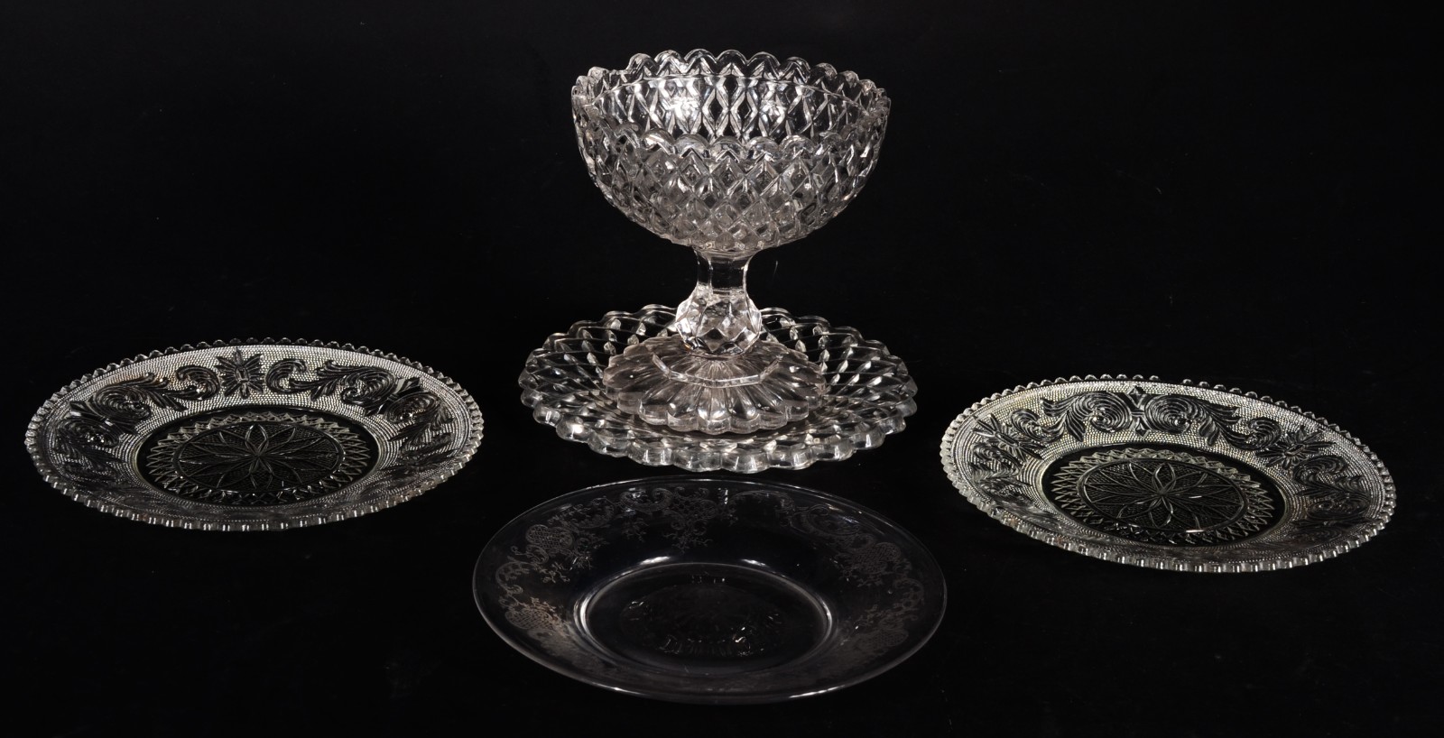 Quatro peças diversas de cristal, sendo: compoteira com presentoir... - foto 1 de 10