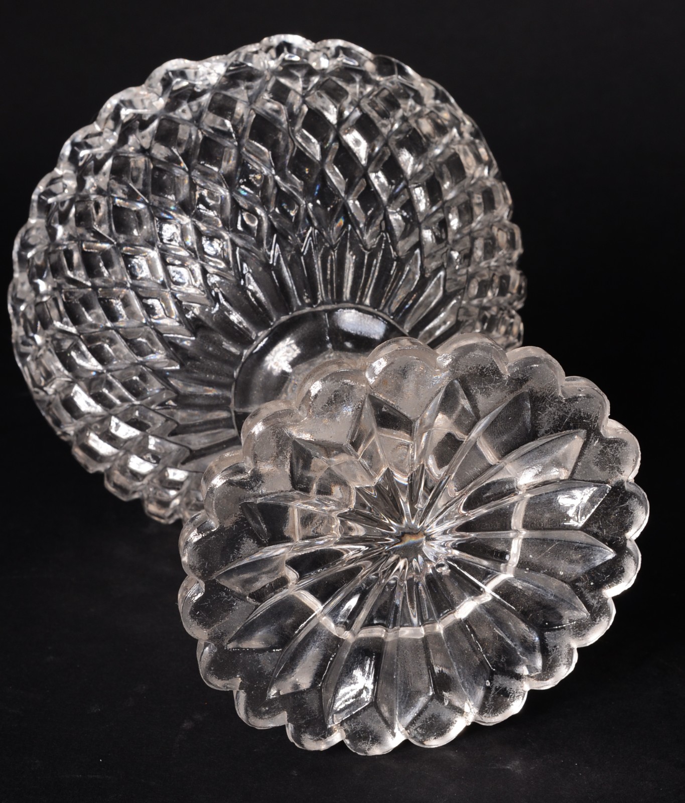 Quatro peças diversas de cristal, sendo: compoteira com presentoir... - foto 8 de 10