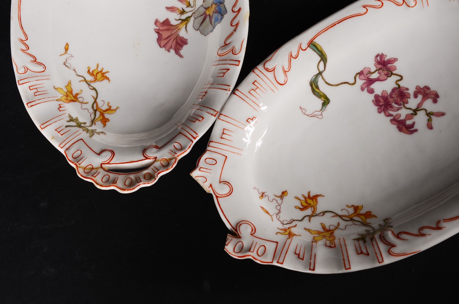 Aparelho de porcelana francesa Velho Paris, composto de: 13 pratos... - foto 9 de 11