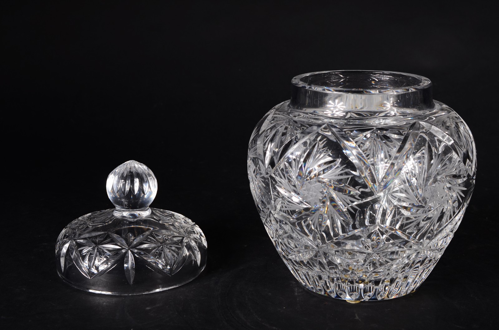 Bomboniere de cristal tcheco lapidado. - foto 2 de 9