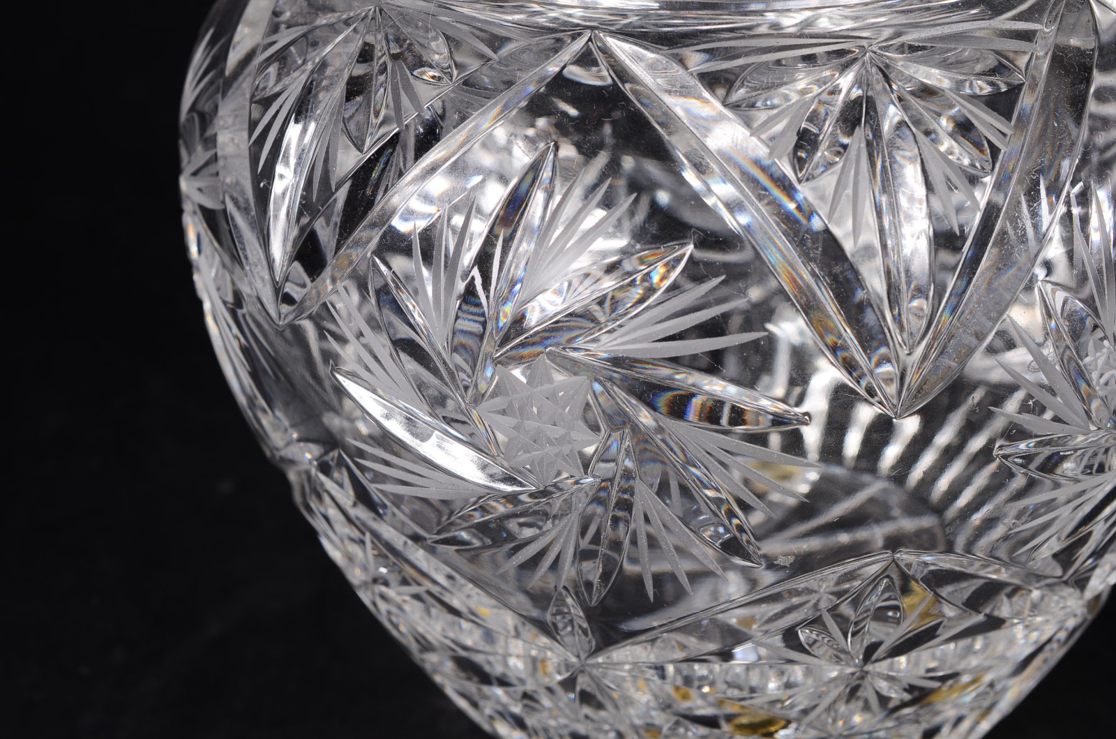 Bomboniere de cristal tcheco lapidado. - foto 4 de 9