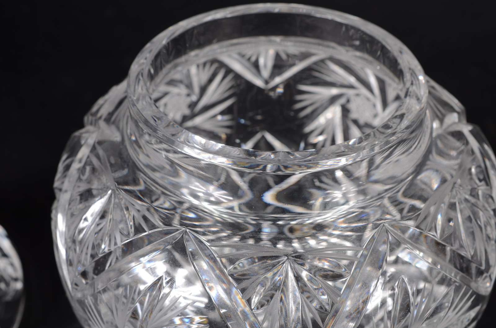 Bomboniere de cristal tcheco lapidado. - foto 8 de 9