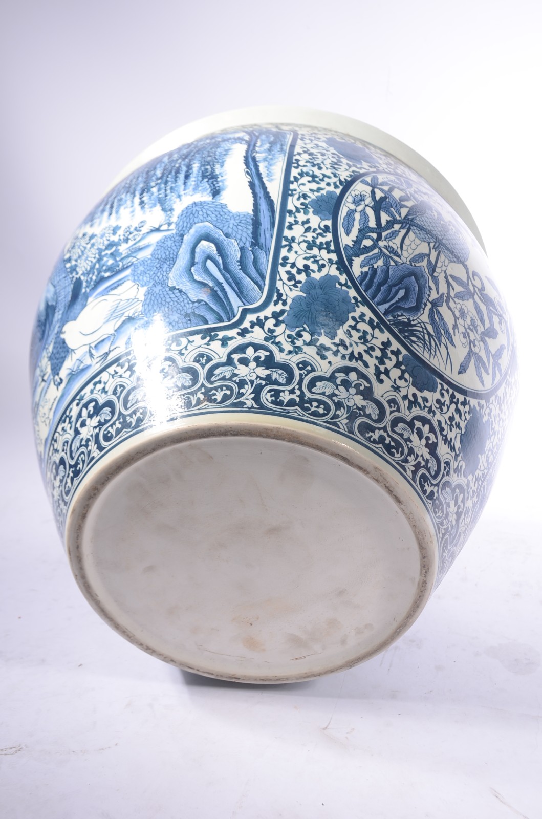 Grande aquário/cachepot de porcelana oriental decorada com pássaros... - foto 7 de 7