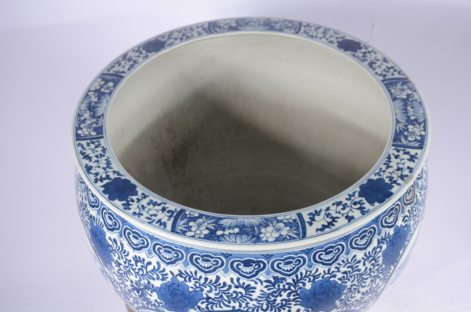 Grande aquário/cachepot de porcelana oriental decorada com paisagens... - foto 7 de 8