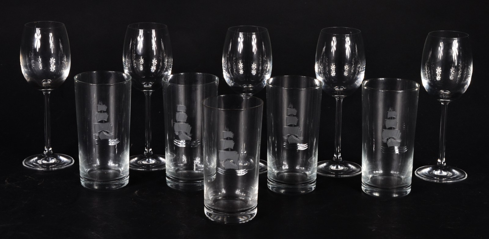 Diversas copos de cristal, sendo: 5 longos e 5 taças para vinho... - foto 1 de 5