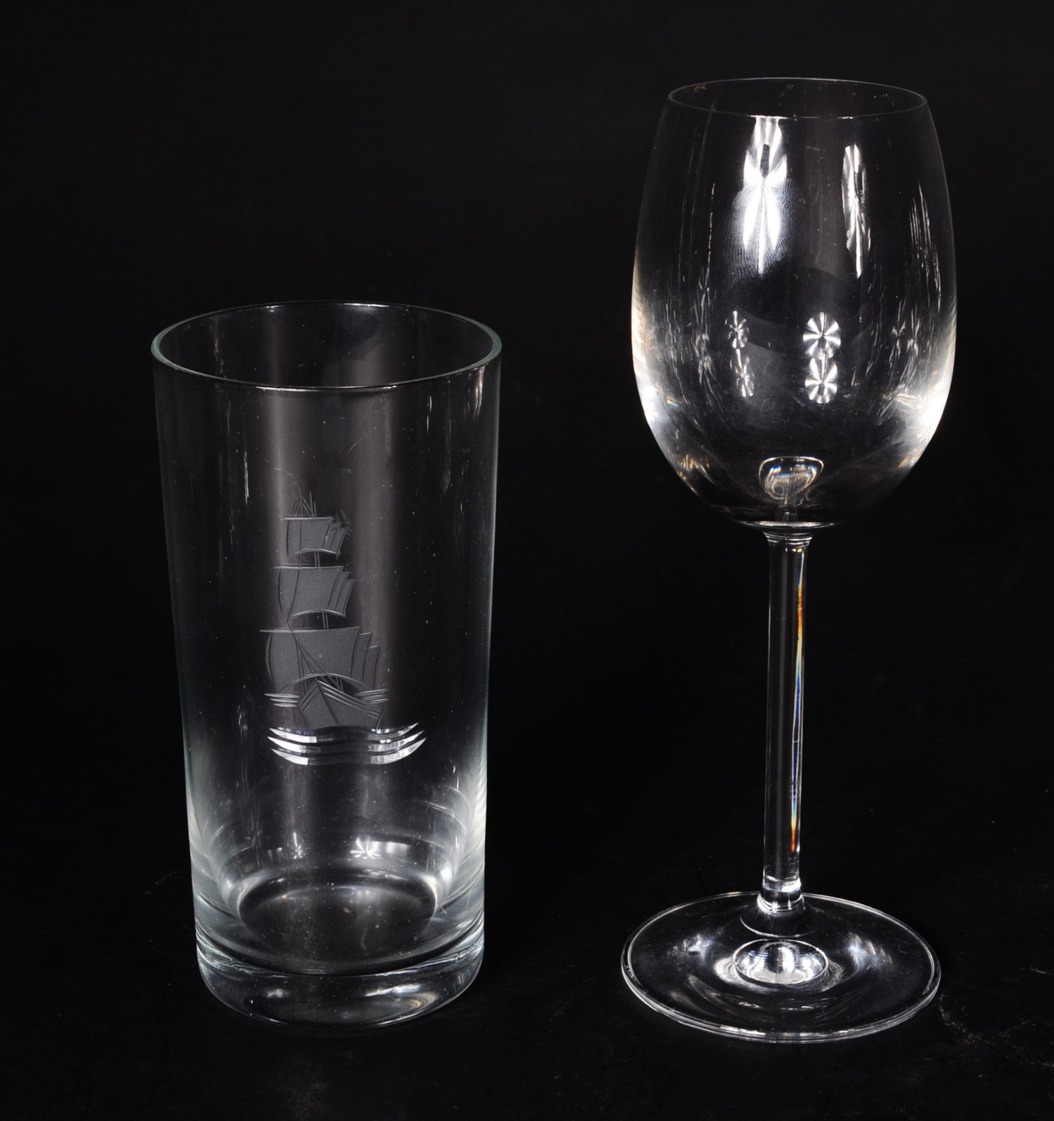 Diversas copos de cristal, sendo: 5 longos e 5 taças para vinho... - foto 2 de 5