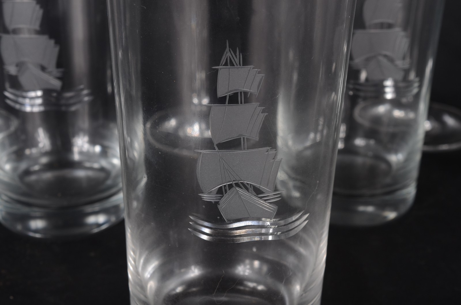 Diversas copos de cristal, sendo: 5 longos e 5 taças para vinho... - foto 3 de 5