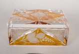 Conjunto para toilette com 3 peças de cristal d... - Conjunto para toilette com 3 peças de cristal doublé âmbar, sendo duas caixas e um porta escova.