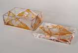 Conjunto para toilette com 3 peças de cristal d... - Conjunto para toilette com 3 peças de cristal doublé âmbar, sendo duas caixas e um porta escova.
