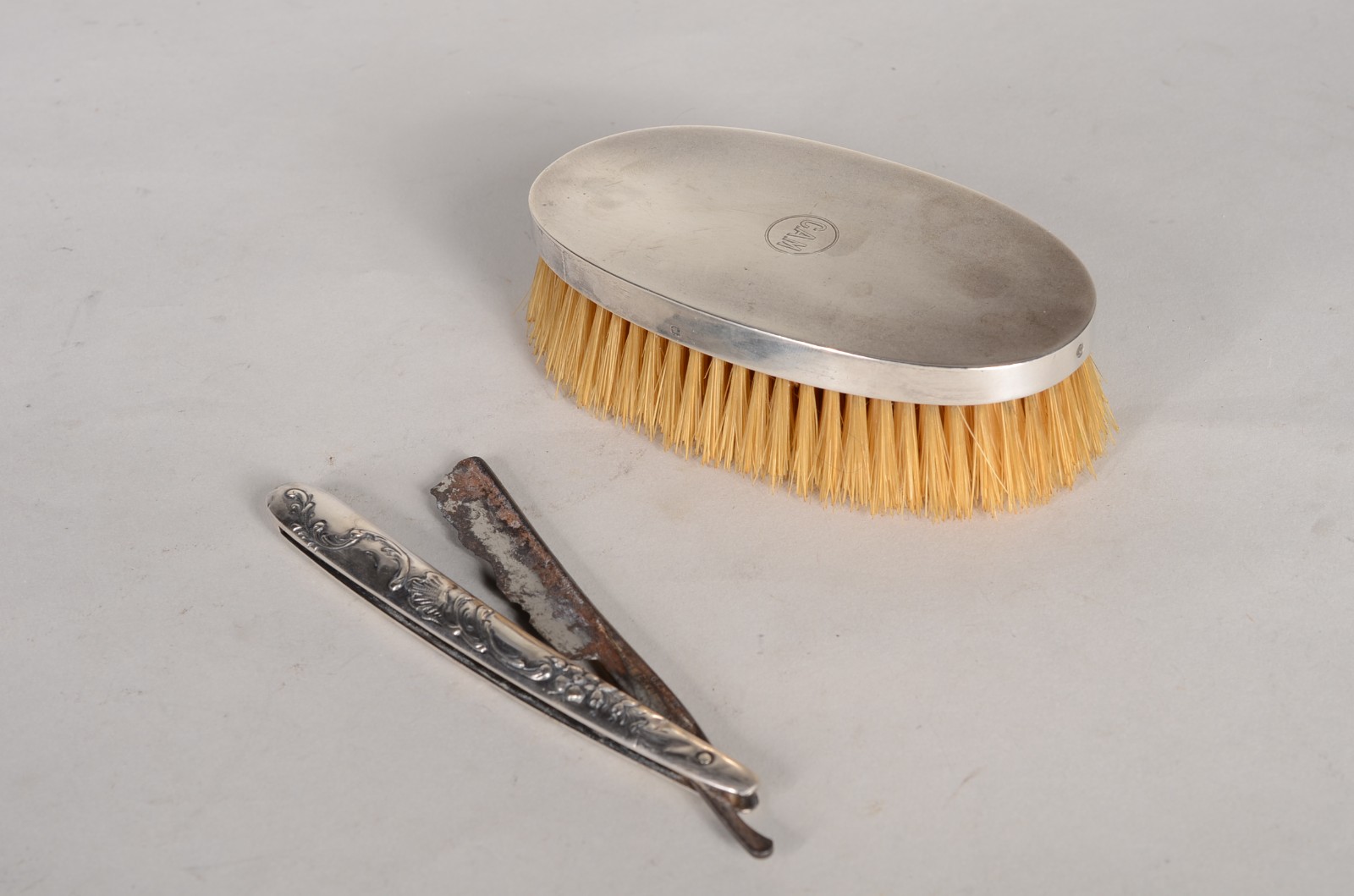 Conjunto com 9 peças acessórias para toilette de prata contrastada... - foto 3 de 11
