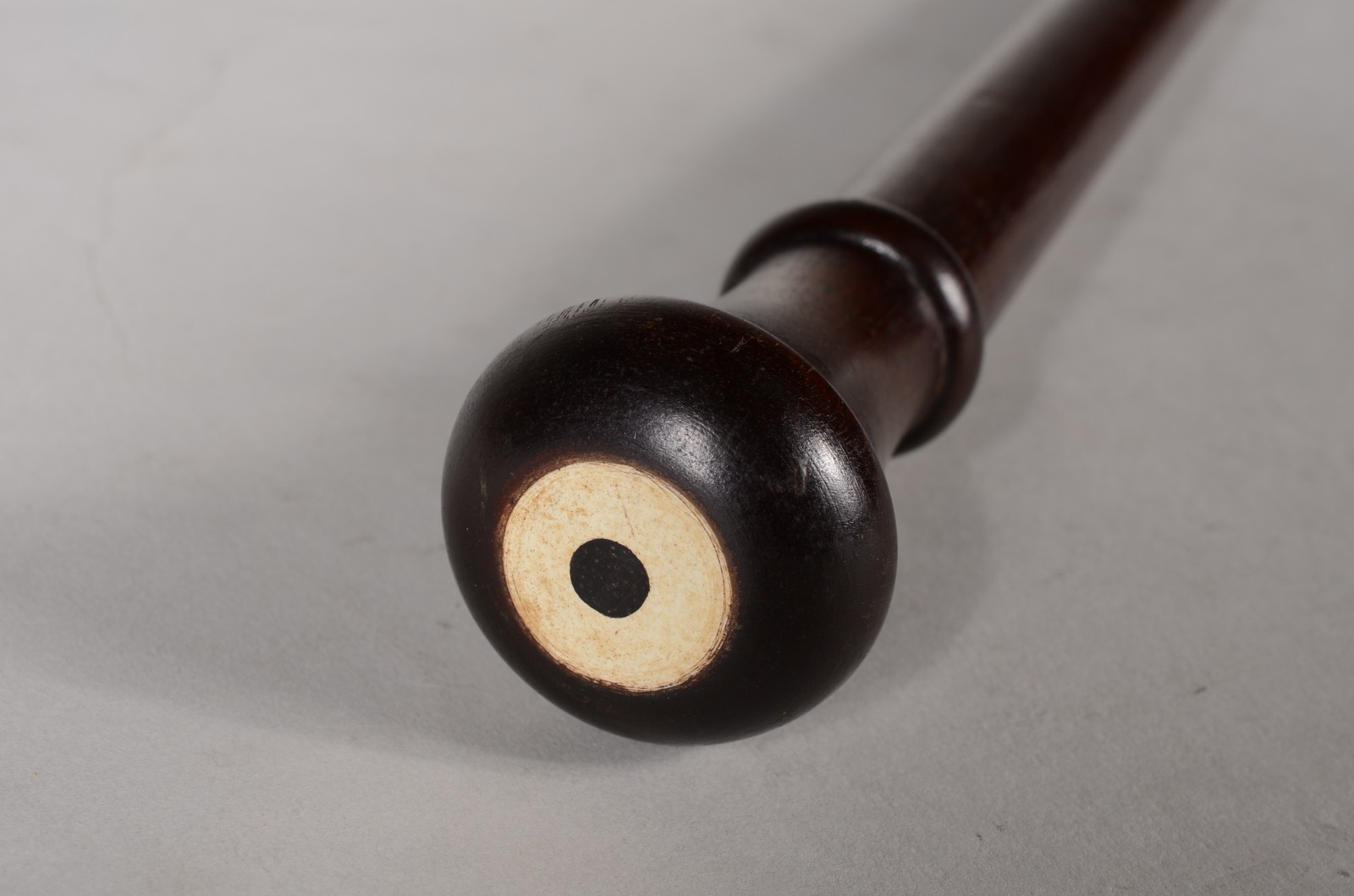 Bengala de madeira nobre com castão de osso. - foto 1 de 3