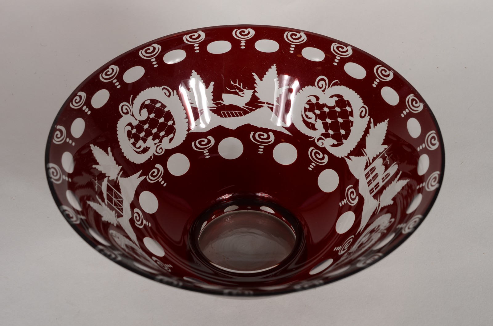 Duas peças de cristal da Bohemia doublé rubi, sendo: vaso e fruteira. - foto 7 de 10