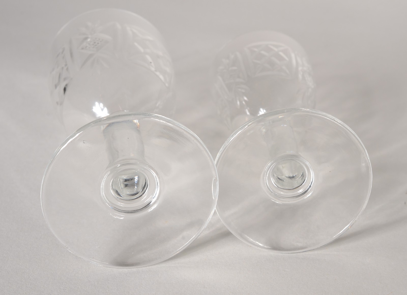 Conjunto com 4 cálices de cristal lapidado para vinho do Porto e 12... - foto 6 de 6