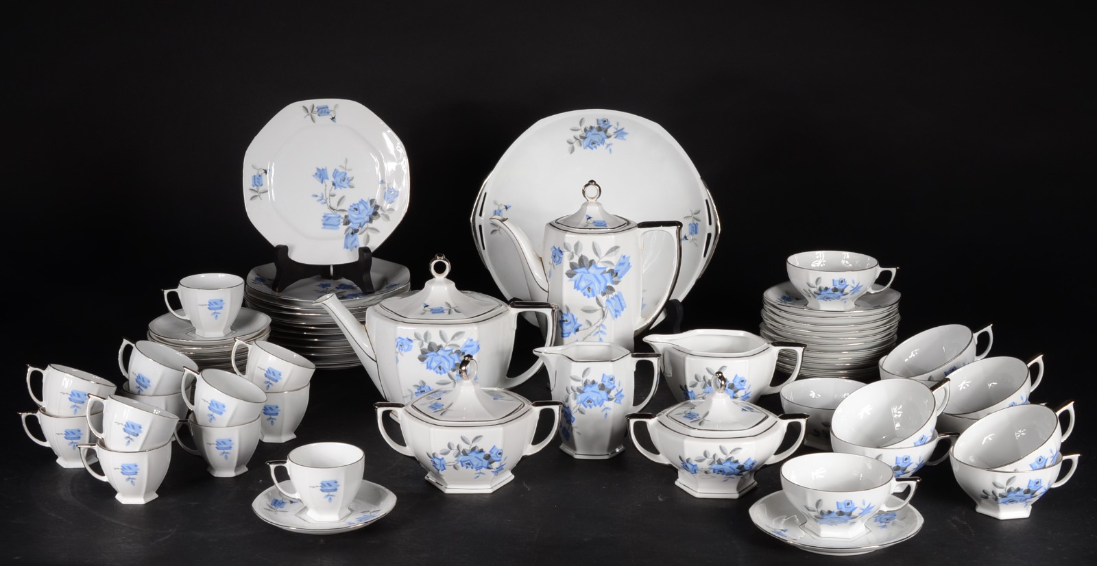 Aparelho para chá e café de porcelana tcheca floral azul com frisos... - foto 1 de 10
