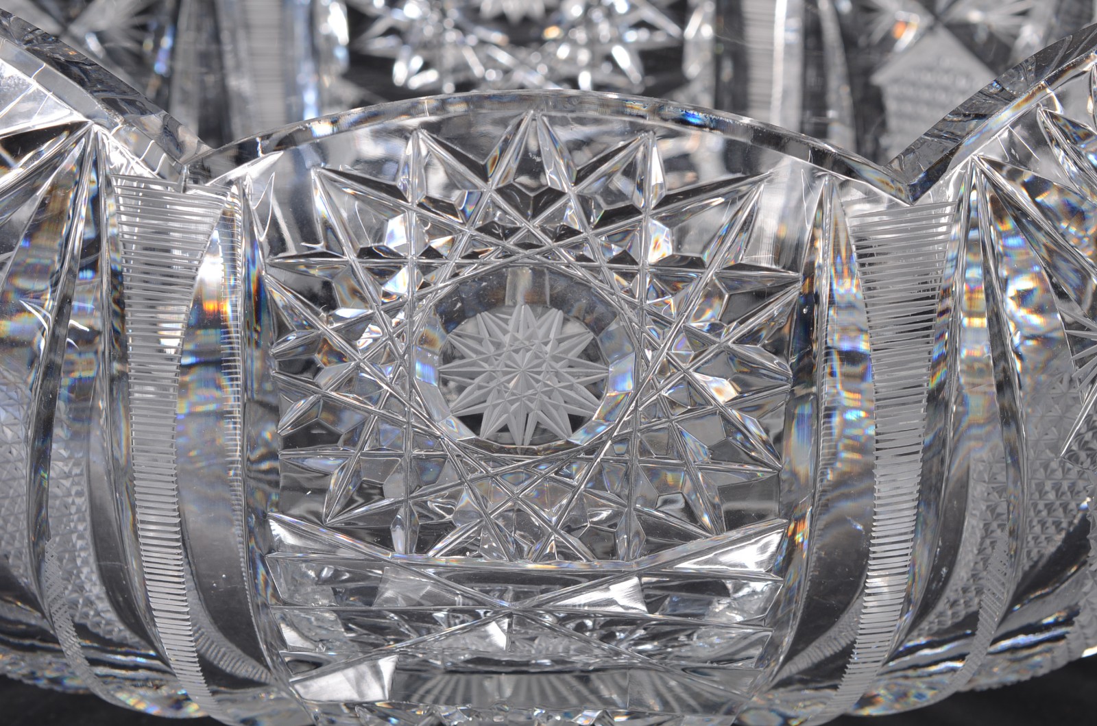 Fruteira na forma de gondola de cristal tcheco lapidado. - foto 5 de 8