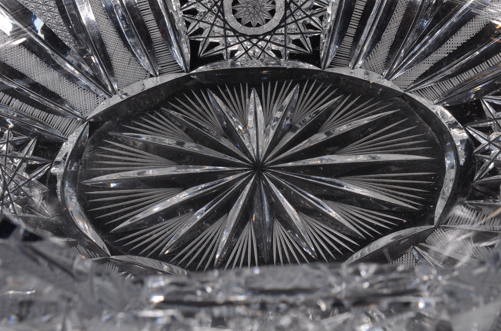 Fruteira na forma de gondola de cristal tcheco lapidado. - foto 6 de 8