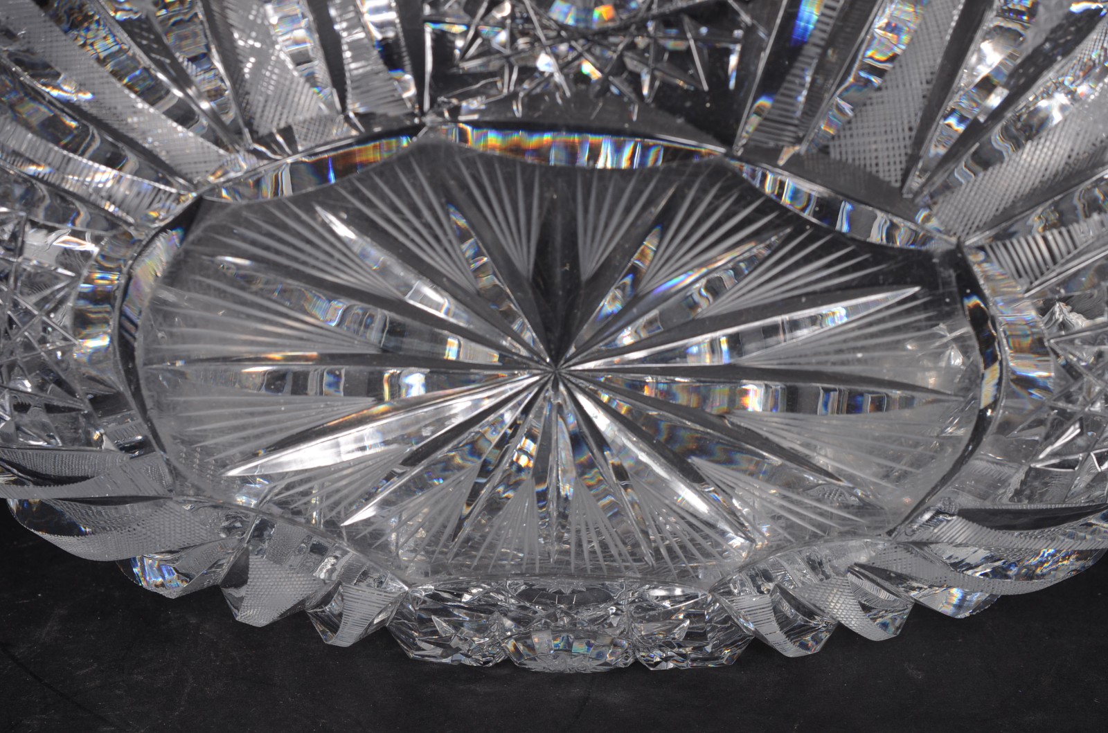 Fruteira na forma de gondola de cristal tcheco lapidado. - foto 8 de 8