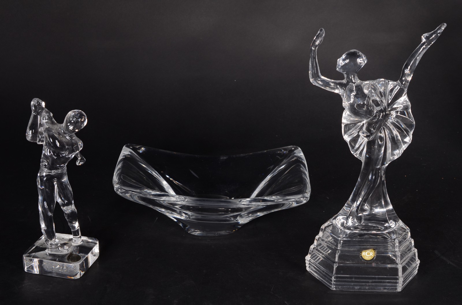 Três peças de cristal, sendo: 2 esculturas representando bailarina e... - foto 1 de 9