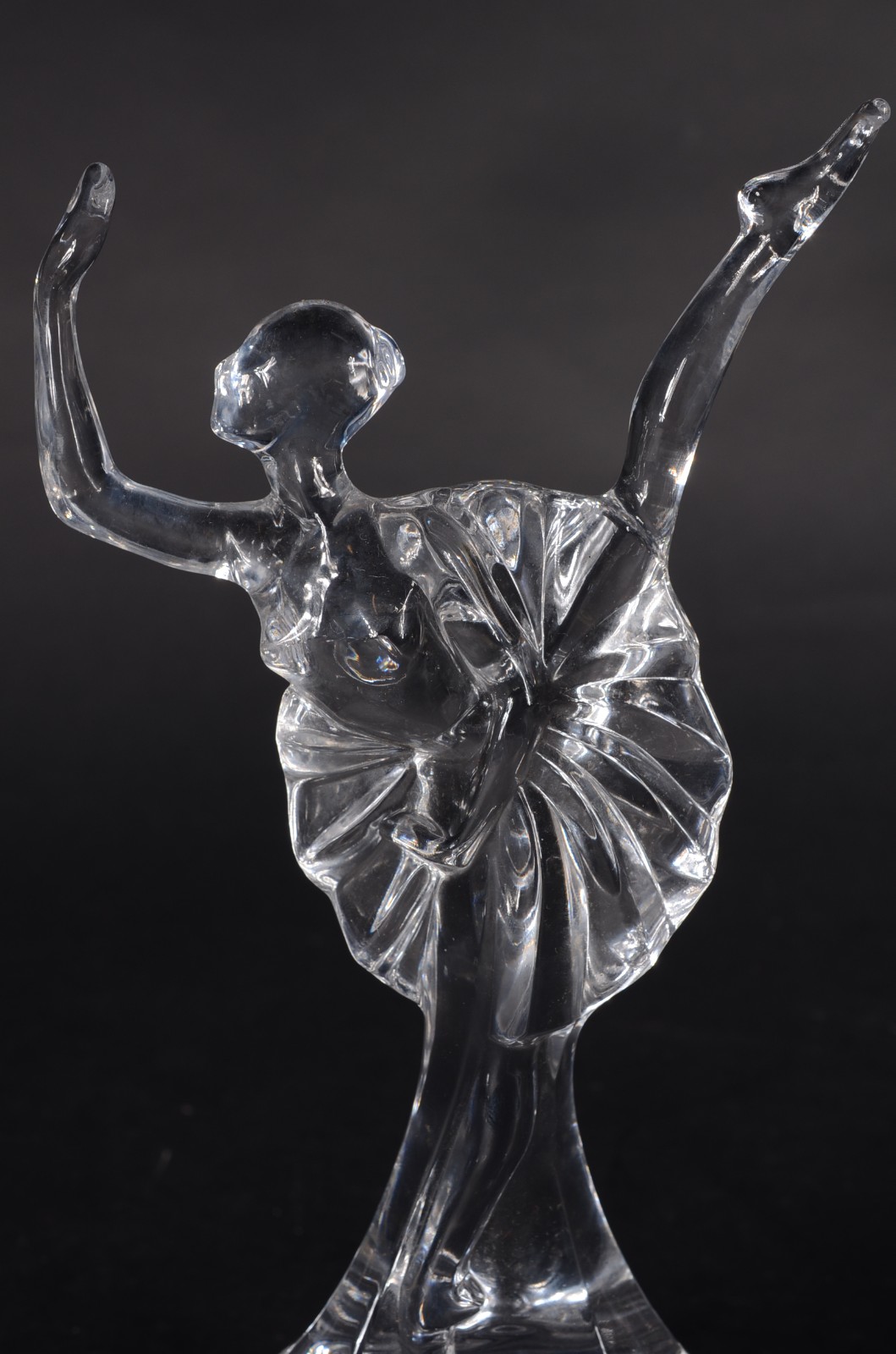 Três peças de cristal, sendo: 2 esculturas representando bailarina e... - foto 6 de 9