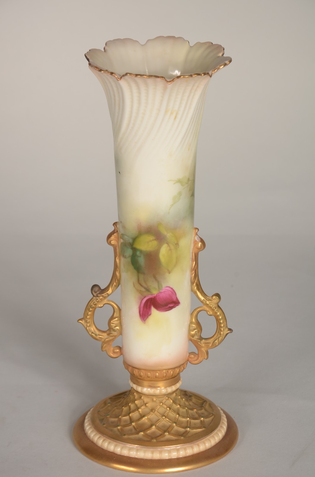 Duas peças de porcelana, sendo: solifleur ingles "Royal Worcester"... - foto 8 de 11