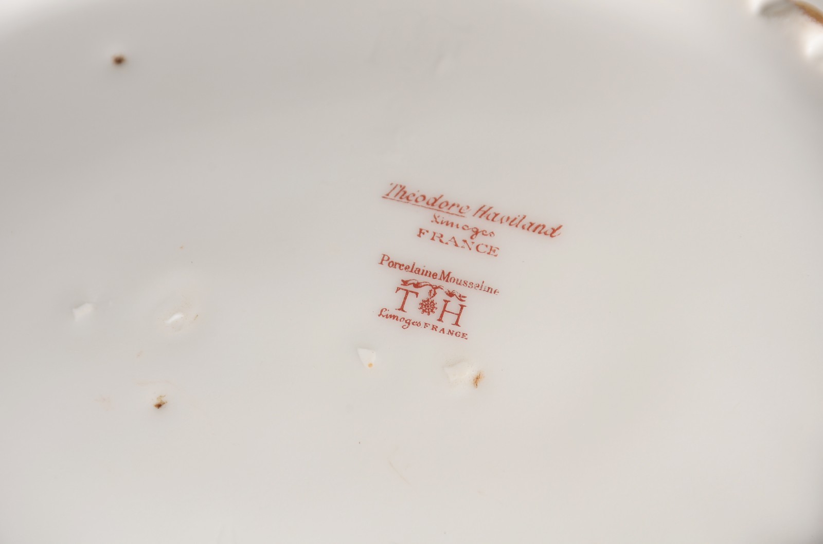 Duas peças de porcelana, sendo: solifleur ingles "Royal Worcester"... - foto 10 de 11